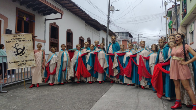 Alegría y creatividad en el desfile de Cuadrillas del Carnaval de Riosucio